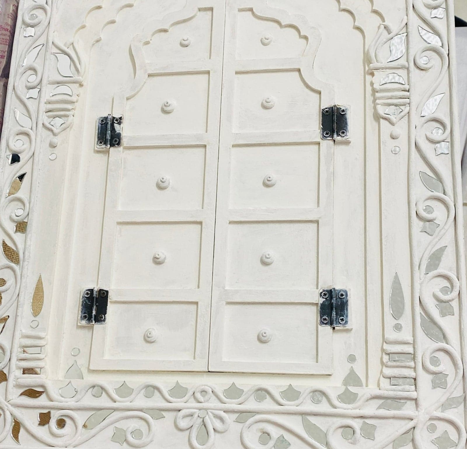 A finished Jharokha mirror frame decorated with white clay and mirrors